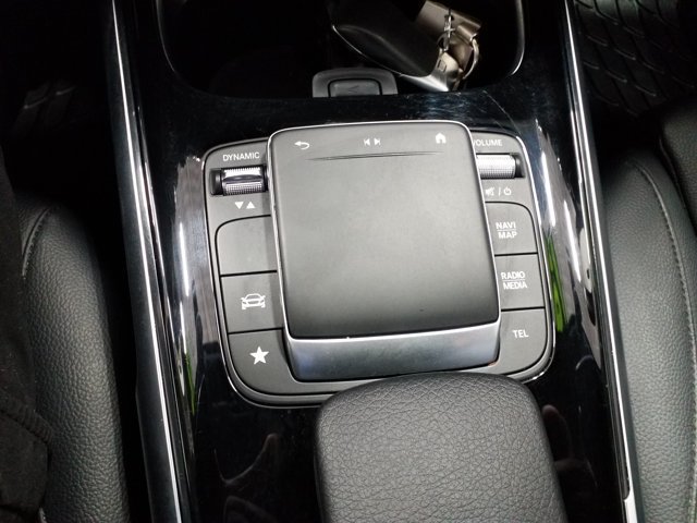 Used 2021 Mercedes-Benz GLB 250 4MATIC image 8