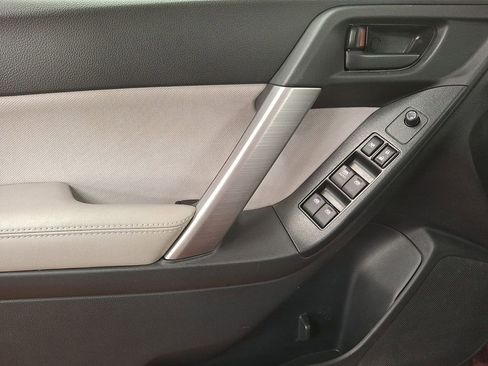 Used 2016 Subaru Forester 2.5i Premium image 10