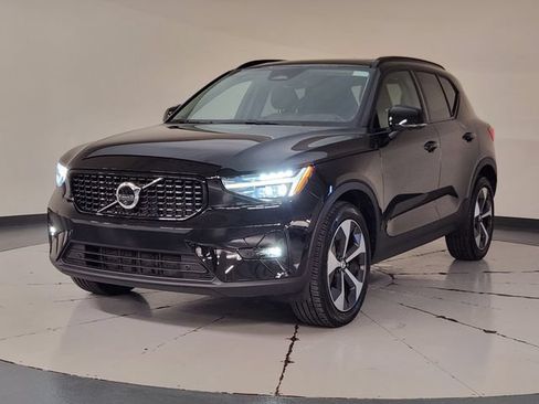 Certified 2026 Volvo XC40 B5 Plus AWD/4WD image 1