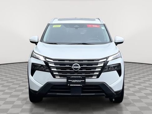 Used 2024 Nissan Rogue SV w/ SV Premium Package AWD/4WD image 2