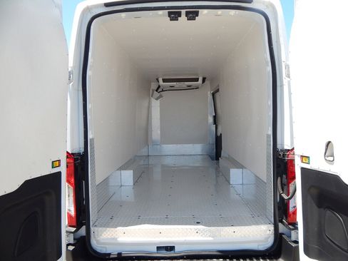 Used 2023 Ford Transit 250 148 High Roof Extended RWD image 3