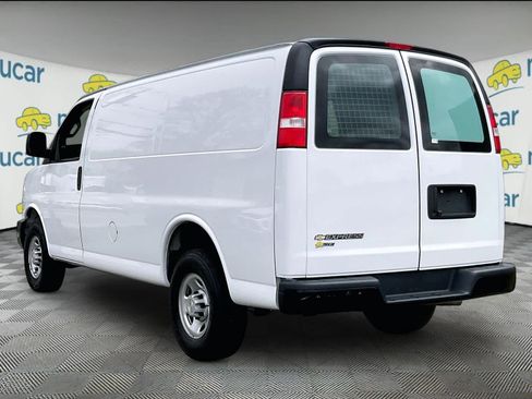 Used 2022 Chevrolet Express 2500 w/ Driver Convenience Package RWD image 4