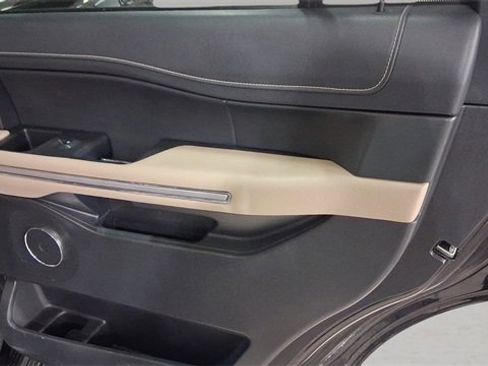 Used 2024 Ford Expedition Limited image 17