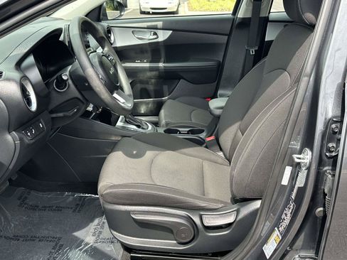 Used 2024 Kia Forte LXS w/ LXS Technology Package FWD image 4