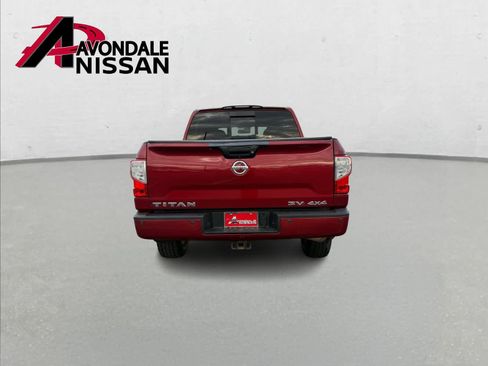 Used 2018 Nissan Titan SV w/ SV Convenience Package image 5