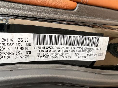 Used 2017 Jeep Grand Cherokee Summit AWD/4WD image 35