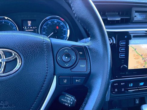 Used 2017 Toyota Corolla SE w/ SE Premium Package FWD image 20