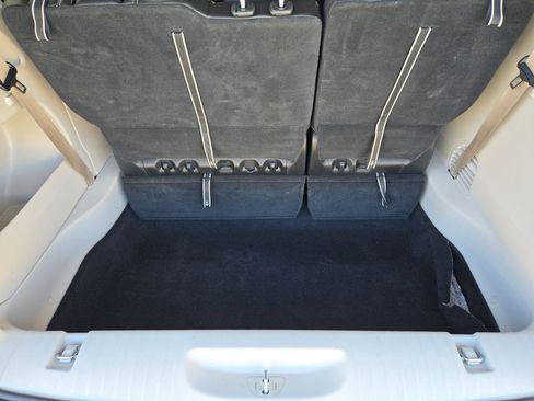 Used 2024 Chrysler Pacifica Touring-L image 25