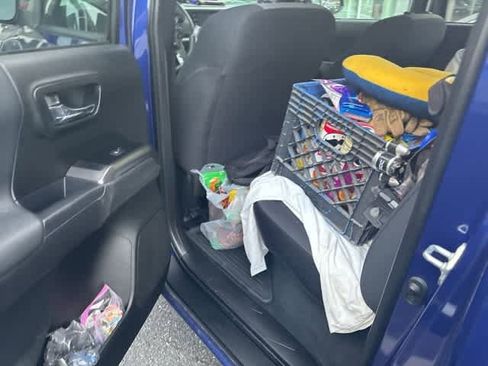 Used 2022 Toyota Tacoma TRD Off-Road image 7