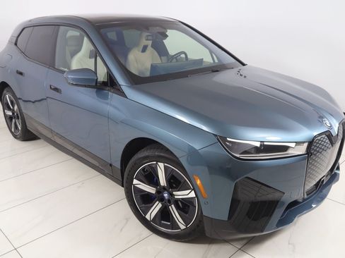 Used 2024 BMW iX xDrive50 w/ Sport Package AWD/4WD image 19