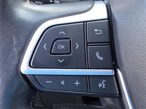 Certified 2023 Toyota Highlander XSE image 28