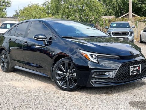 Used 2024 Toyota Corolla SE FWD image 3