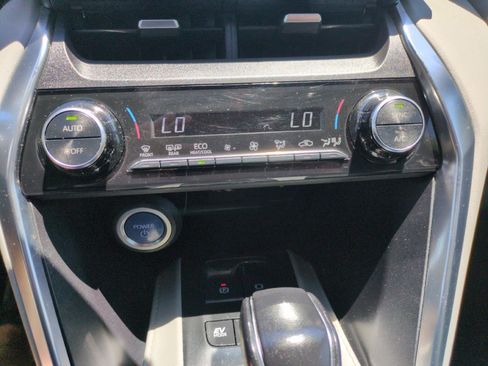 Used 2021 Toyota Venza LE AWD/4WD image 21