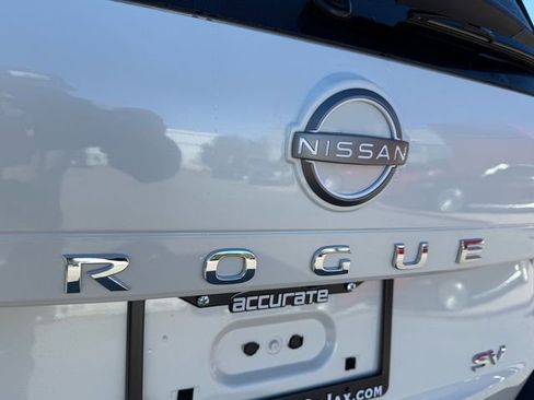 Used 2023 Nissan Rogue SV image 13