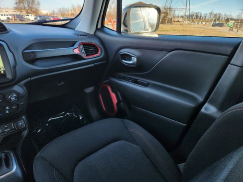 Used 2023 Jeep Renegade Trailhawk image 22