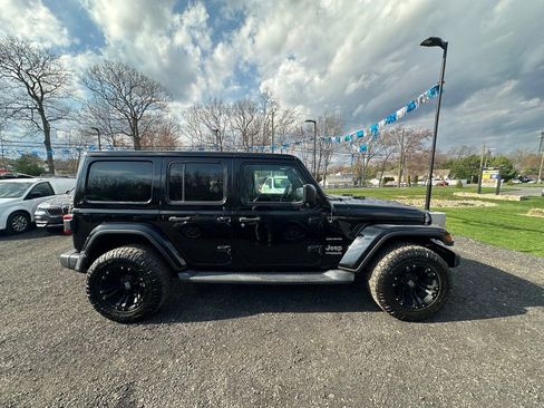 Used 2018 Jeep Wrangler Unlimited Sahara w/ Dual Top Group AWD/4WD image 8