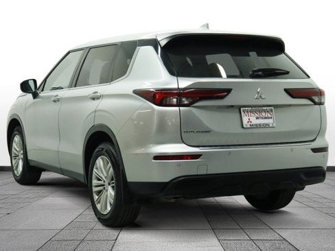 Used 2023 Mitsubishi Outlander ES FWD image 5