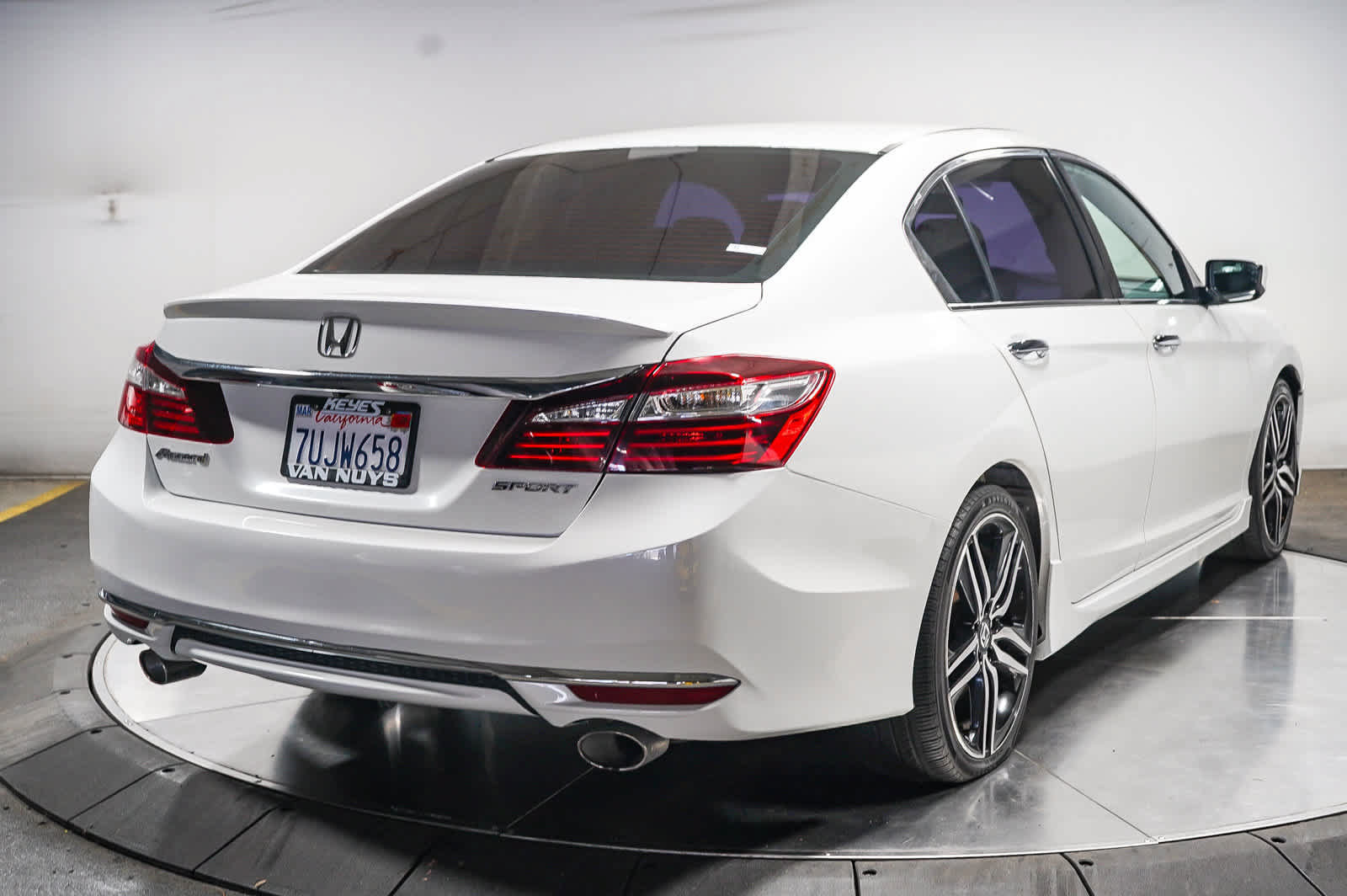 Used 2017 Honda Accord Sport image 4