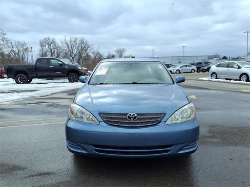 Used 2002 Toyota Camry XLE image 2