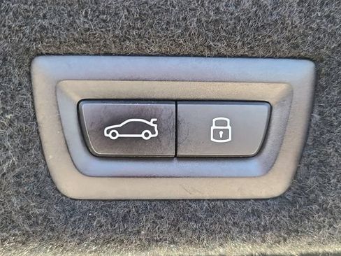 Used 2023 BMW 740i RWD image 10
