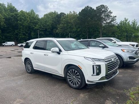Used 2023 Hyundai Palisade Calligraphy FWD image 3