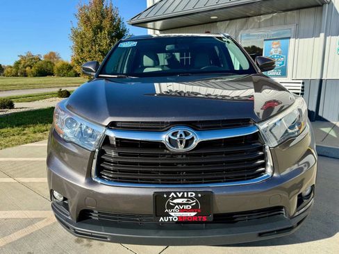 Used 2015 Toyota Highlander XLE image 3