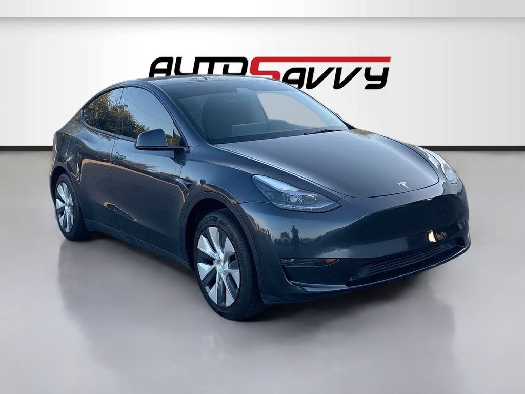 Used 2025 Tesla Model Y Long Range RWD image 1