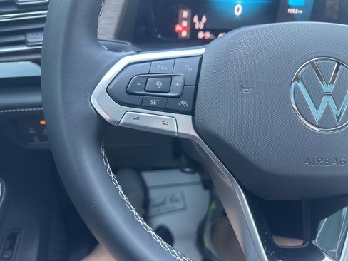 Used 2024 Volkswagen Atlas SEL AWD/4WD image 37