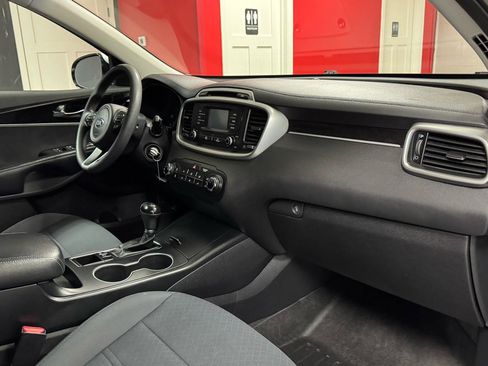 Used 2017 Kia Sorento AWD image 19