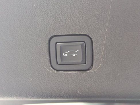 Used 2022 Chevrolet Traverse LT image 33