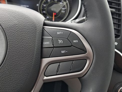 Used 2022 Jeep Cherokee Latitude Lux w/ Sun & Sound Group AWD/4WD image 22