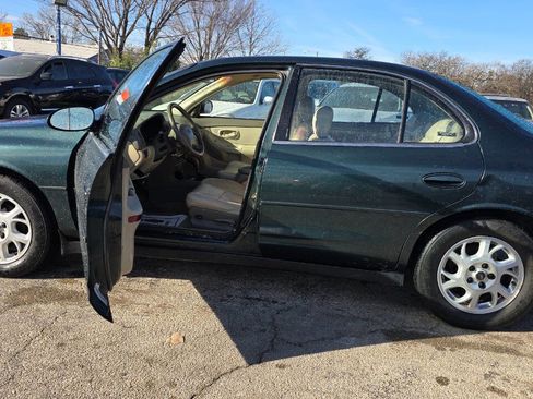 Used 2001 Oldsmobile Intrigue GL w/ Premium Leather Pkg image 3