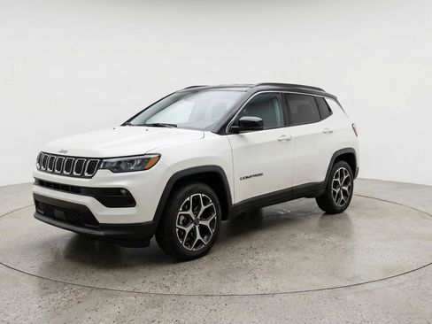 Used 2025 Jeep Compass Limited AWD/4WD image 3