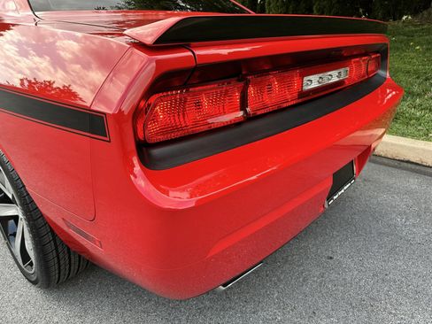 Used 2014 Dodge Challenger R/T w/ Electronics Convenience Group RWD image 76