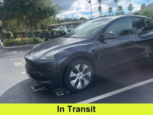 Used 2024 Tesla Model Y Long Range AWD/4WD image 1