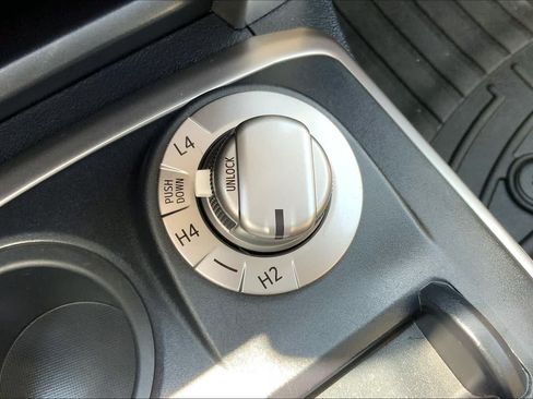 Used 2018 Toyota 4Runner SR5 Premium AWD/4WD image 36