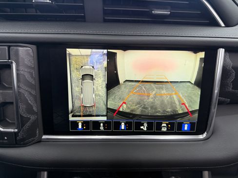 Used 2024 GMC Yukon XL Denali image 22