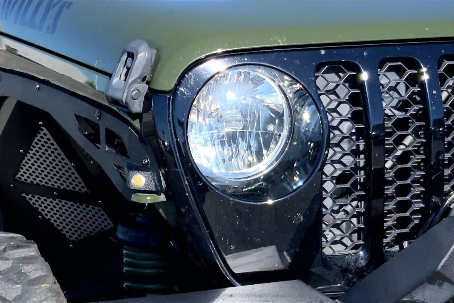 Used 2023 Jeep Gladiator Mojave AWD/4WD image 24
