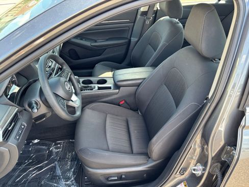 Used 2025 Nissan Altima 2.5 SV FWD image 36