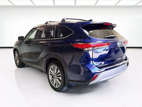 Used 2022 Toyota Highlander Platinum FWD image 6