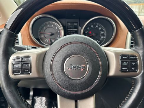 Used 2012 Jeep Grand Cherokee Overland Summit AWD/4WD image 17