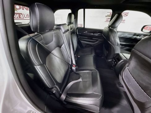 Used 2023 Jeep Grand Cherokee Altitude AWD/4WD image 31