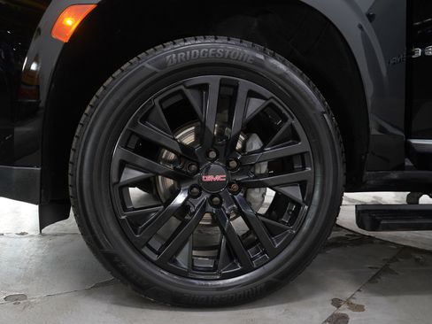 Used 2021 GMC Yukon Denali w/ Denali Premium Package image 34