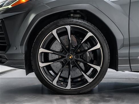 Used 2019 Lamborghini Urus image 12