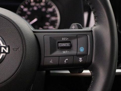 Used 2025 Nissan Pathfinder SV FWD image 14