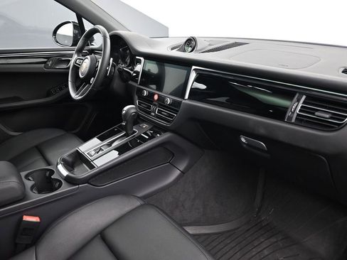 Certified 2026 Porsche Macan image 14