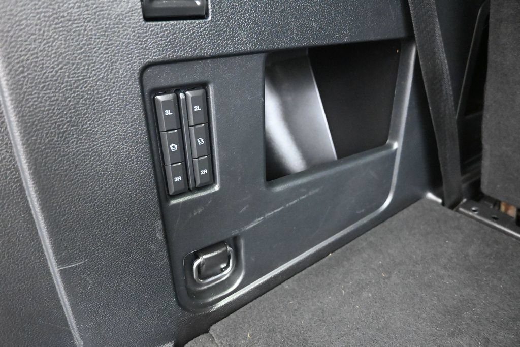 Used 2020 Ford Expedition XLT w/ Equipment Group 202A RWD image 4