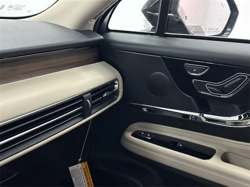 New 2026 Lincoln Corsair Reserve w/ Towing Package image 31
