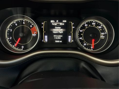 Used 2017 Jeep Cherokee Latitude AWD/4WD image 23