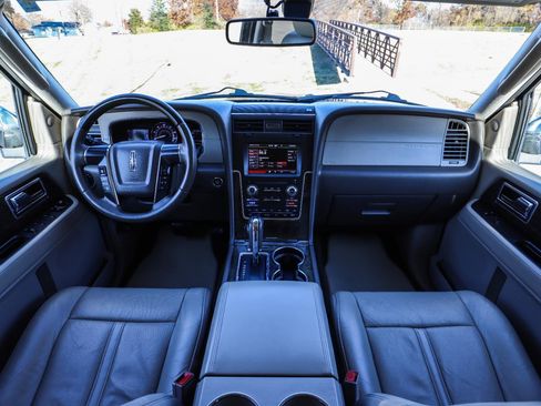 Used 2015 Lincoln Navigator 4WD image 2
